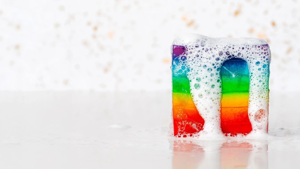Be naturally bold and create standout soaps with Stephenson’s Crystal Natural Range