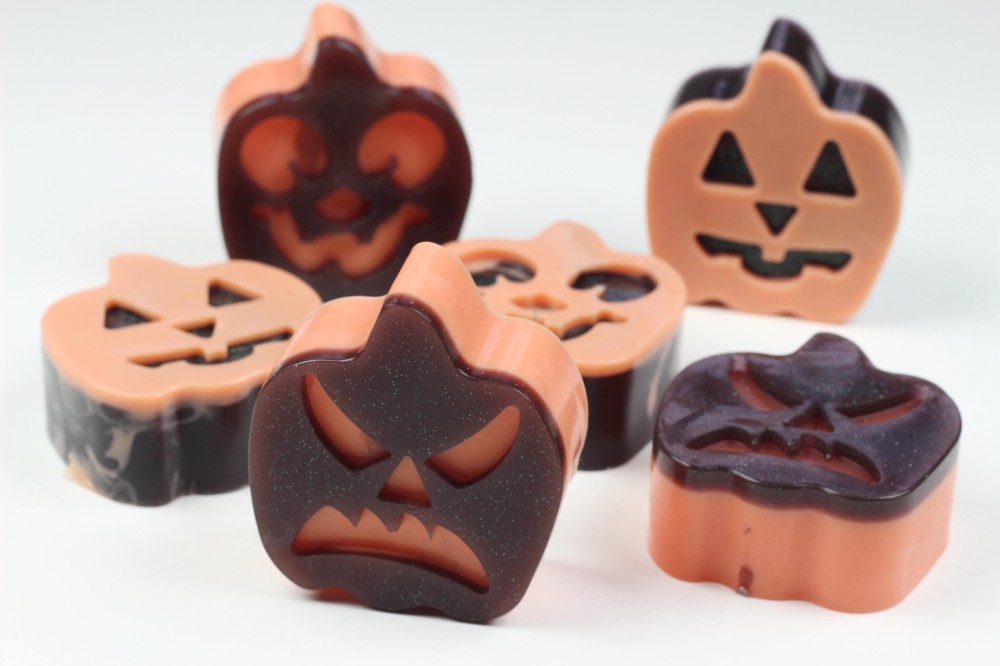 How to create spooky halloween pumpkin soaps